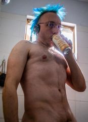 today's shot, pose, AND beer were selected by u/Signal_Drop! Mango Squeeze is the second flavored hefeweizen by SLO Brew that I picked it up, and WOW is it fruit-flavored. this isn't mango-and-some-things, this is MANGO-and-yes-also-some-beer. ver from mango t