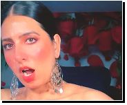 Aunty ji nu agg lagi ah koi sau jeya jawaan ladla lab di jis da kera paa k apne bistaar ch sutt Lena fer jo aunty da dil karda oh karu munde nu joonde nu kaa ju. Ohne kehna aunty baksh de aunty ne koi lehaaj ni karna from tamil aunty 3gpdian